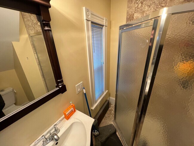 Building Photo - Porter Sq. Location. Renovated Unit, Steps...