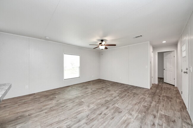 Building Photo - 1560 Brown Rd