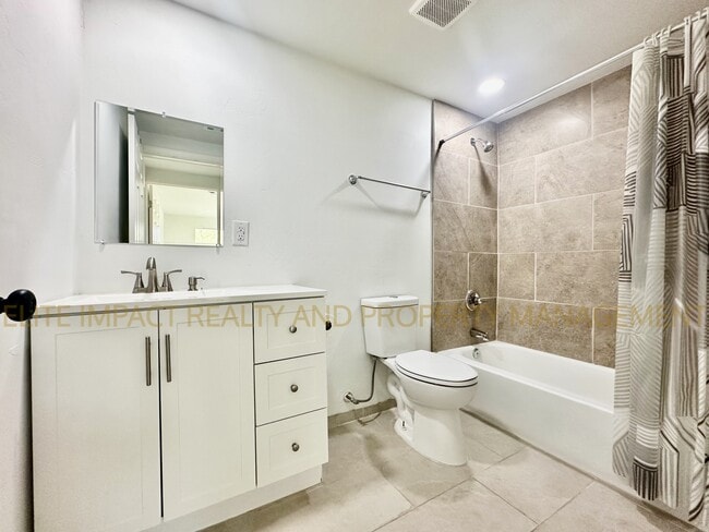 Building Photo - 3921 E Blacklidge Dr