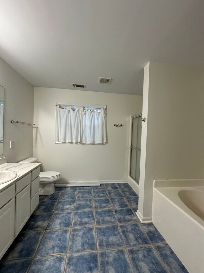 Building Photo - Move-In ready 3-bedroom 2-bathroom house on the Eastside