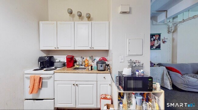 Building Photo - 666 Main St