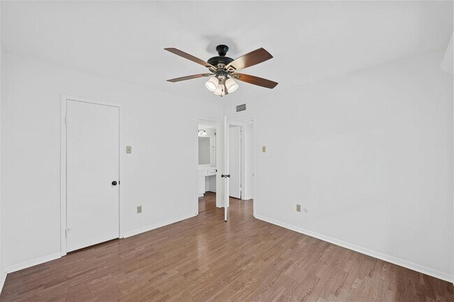 Building Photo - 4500 E Oltorf St