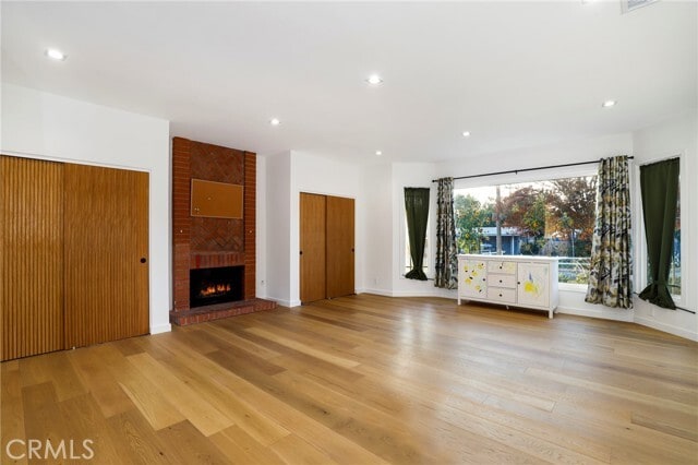 Building Photo - 9742 Farralone Ave