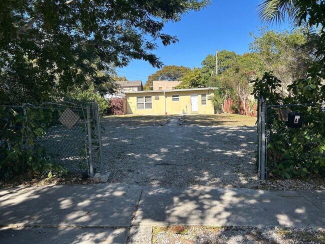 Building Photo - 709 8th St