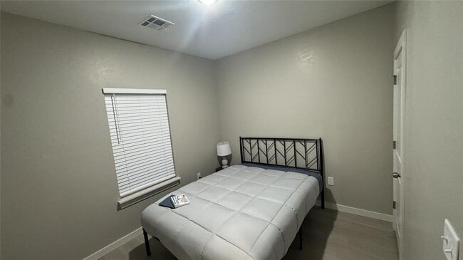 Building Photo - 116 Sterling Dr