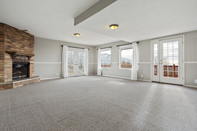 Building Photo - Utah House