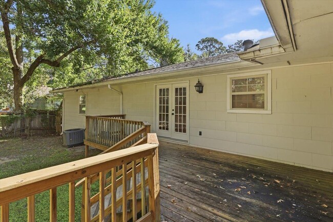 Building Photo - 117 McCree Dr
