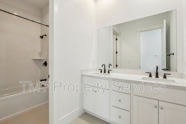 Building Photo - 1007 Bridger Dr