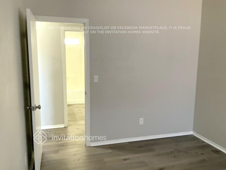 Building Photo - 10427 E Billings St