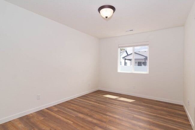 Building Photo - 2021 Built 3 Bed 2 Bath home w Fenced Yard