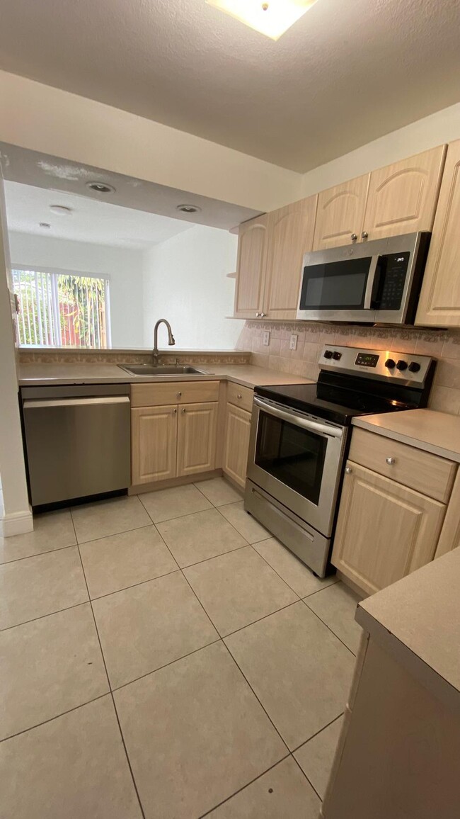 Kitchen - 15401 SW 144th Ct