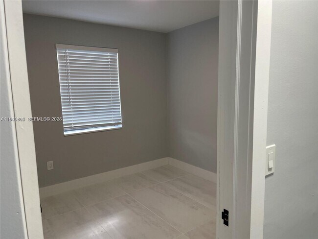 Building Photo - 1541 N 71st Terrace