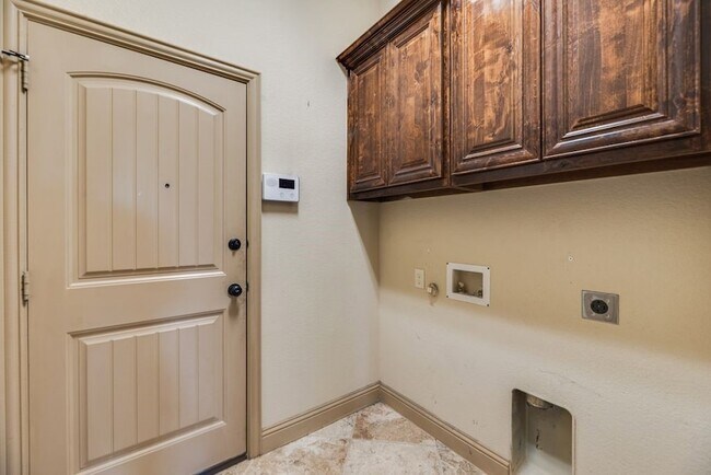 Building Photo - 929 Lake Meadow Ln