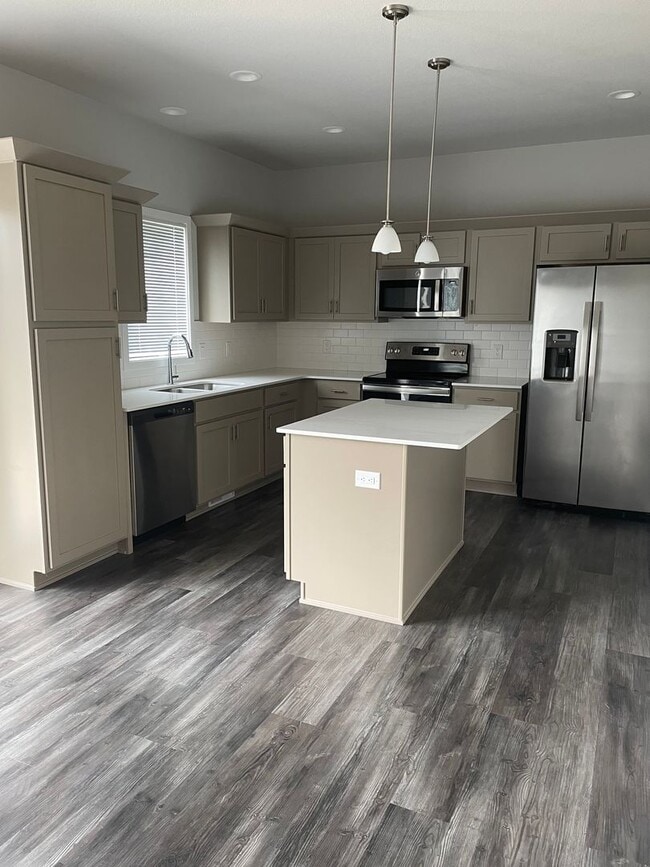 Building Photo - 3 bedroom 3 bathroom Single-Family Home in...