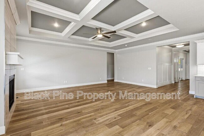 Building Photo - 3761 W Renhold Dr