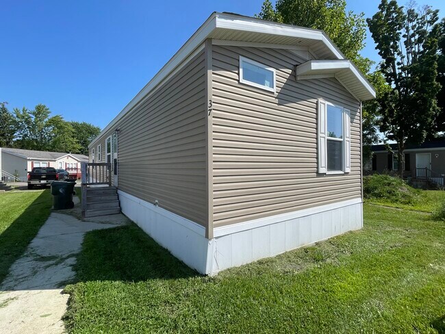 Building Photo - 37 Starling Hill Dr