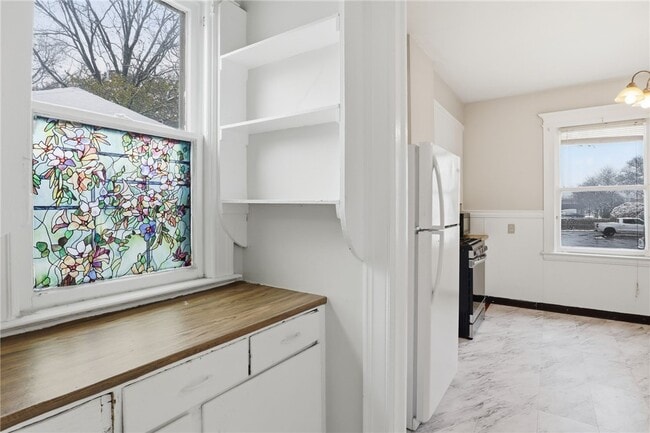 Building Photo - 98 Barrington St