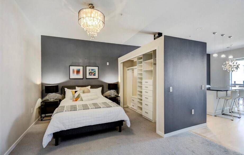 Building Photo - 1438 Little Raven St