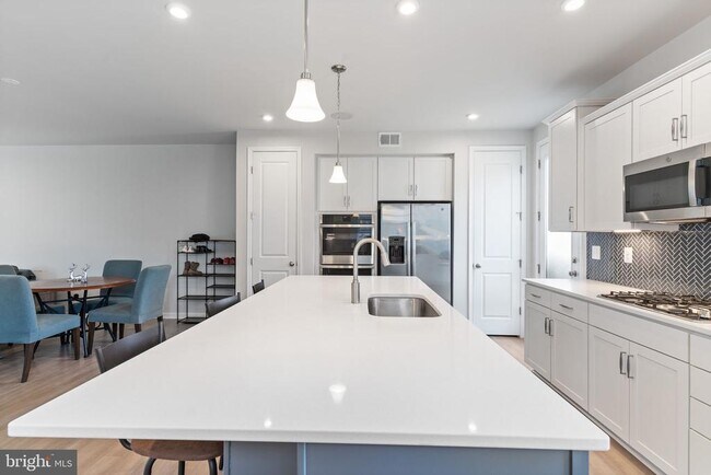 Building Photo - 18277 Summit Pointe Dr