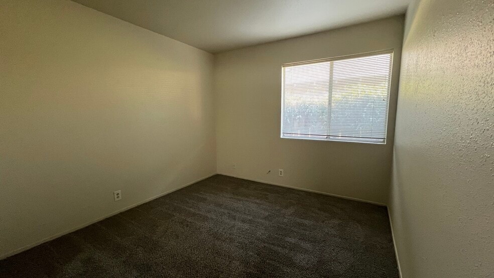 Building Photo - 459 Waterford Dr