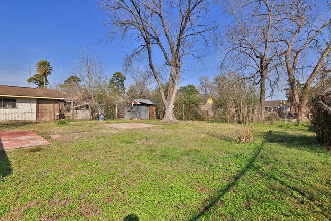 Building Photo - 9834 Denning Dr