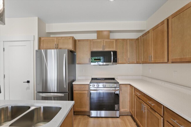 Building Photo - 4107 E 28th Ave