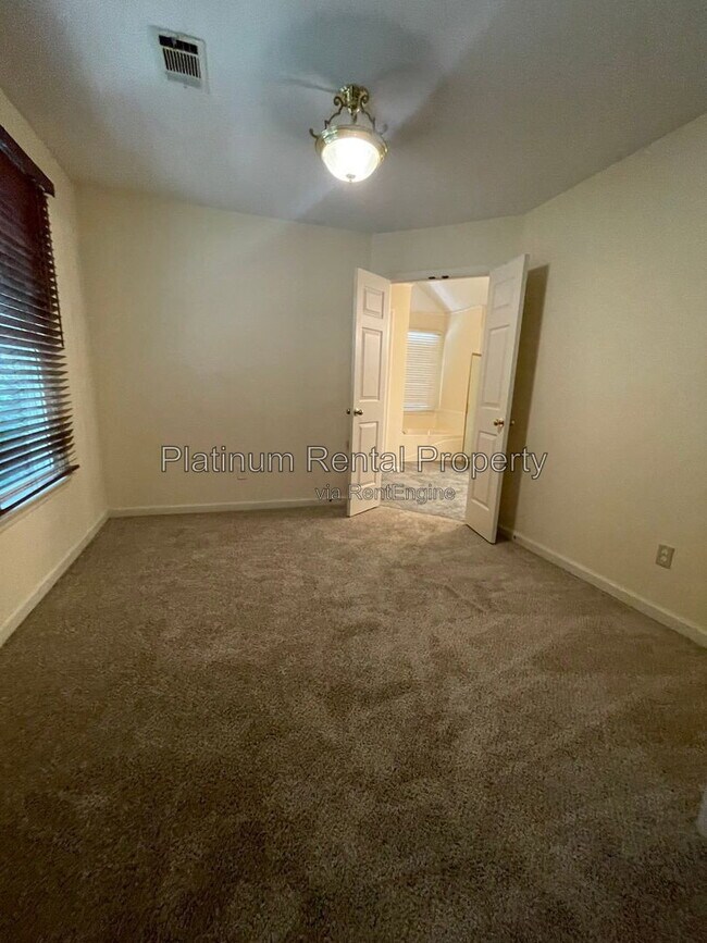 Building Photo - 7115 Red Fox Ln
