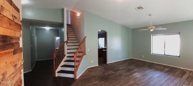 Building Photo - 518 W Black Hawk Pl