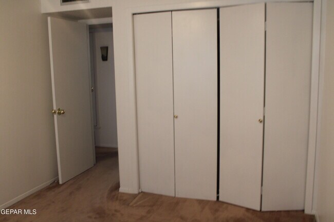 Building Photo - 3000 Parknorth Dr
