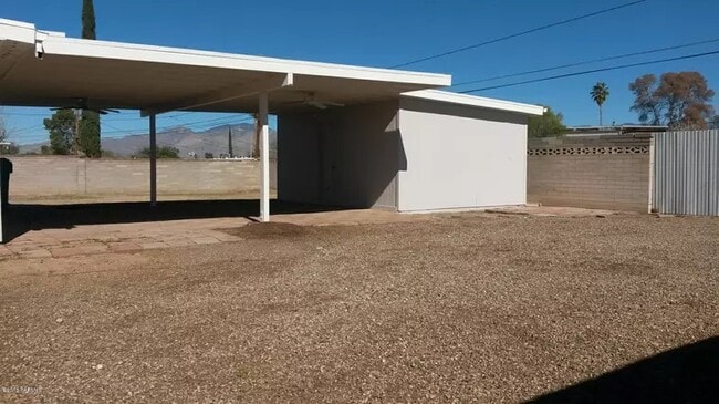 Building Photo - 901 S Eli Dr