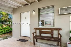 Building Photo - 618 NE 8th Ave