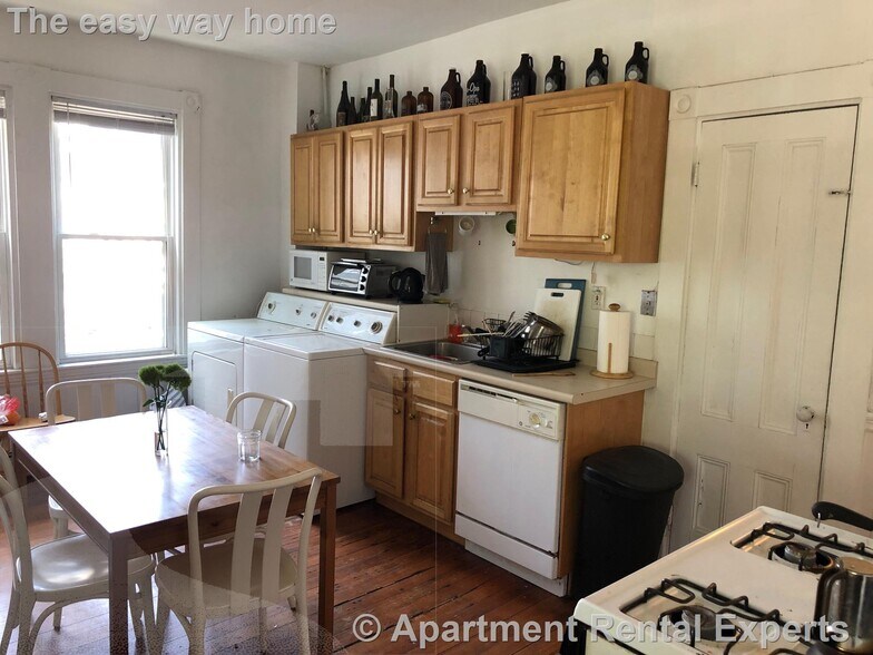 Building Photo - 268 Broadway