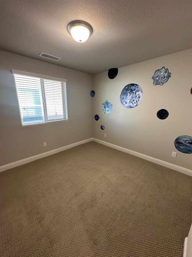 Building Photo - 1325 E Via Viola Way