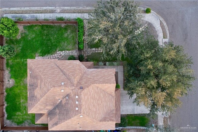 Building Photo - 27 Fern Ave