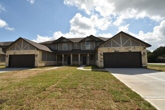 Building Photo - 2463 Freeway Manor Dr