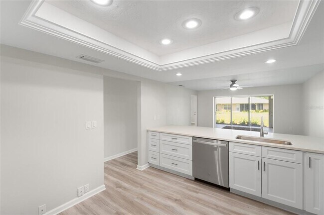 Building Photo - 5689 Evergreen Dr