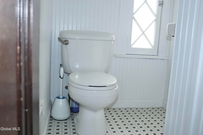 Building Photo - 647 New Scotland Ave