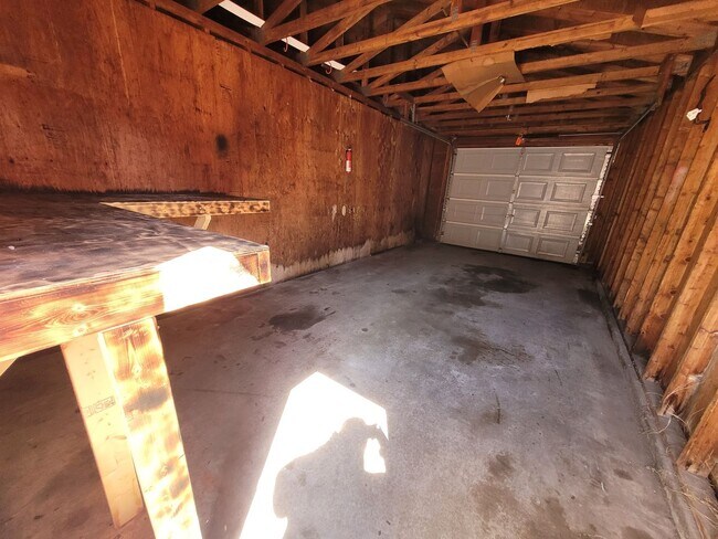 Building Photo - 3204-3206 Runway Ave