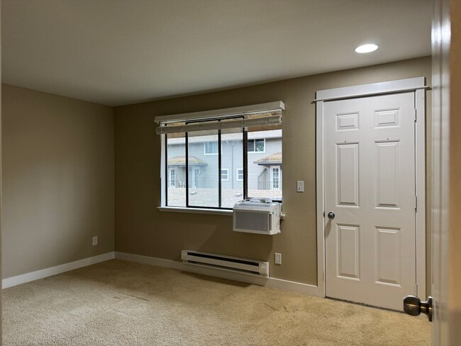 Building Photo - CLICK "REQUEST A TOUR" NOW!