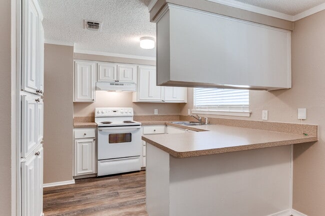 Building Photo - Modern 3-Bedroom Home with Vaulted Ceilings & Covered Patio