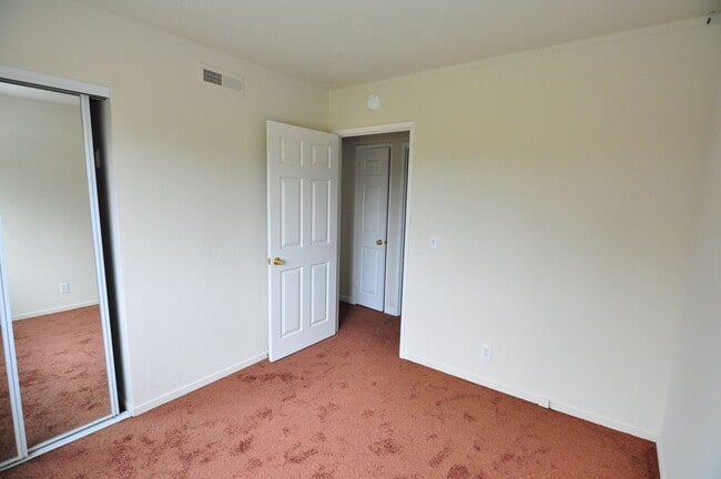 Building Photo - 532 Tyrella Ave
