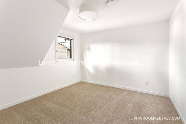 Building Photo - 4863 NE Going St