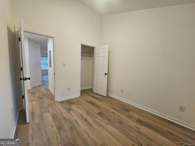 Building Photo - 619 Kenridge Way