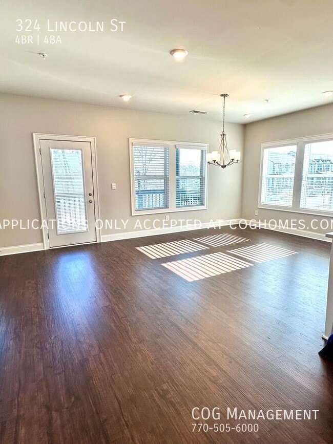 Building Photo - 324 Lincoln St