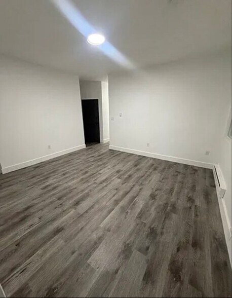 Building Photo - 25 Riverview Pl