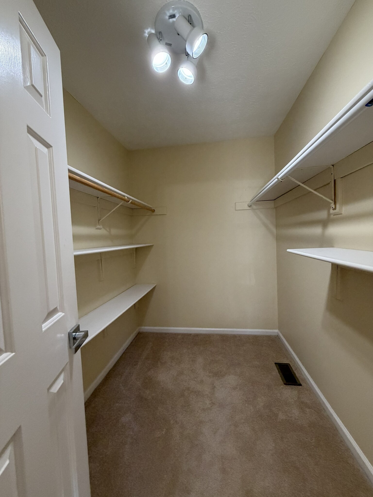 Master walk-in closet - 2721 Linden Ln