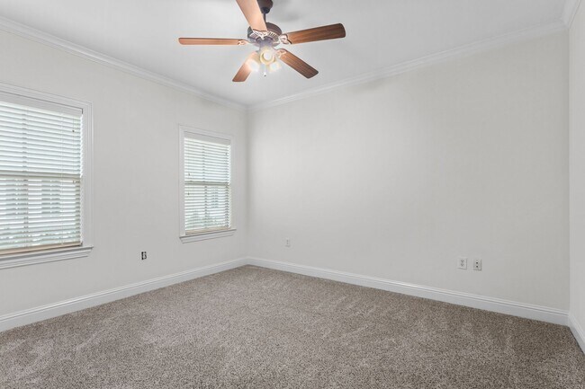 Building Photo - Luxury Highland Park Living
