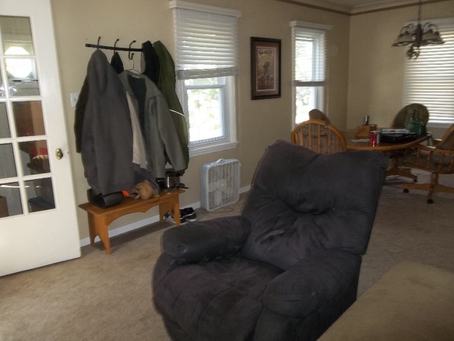 Building Photo - 212 7th St