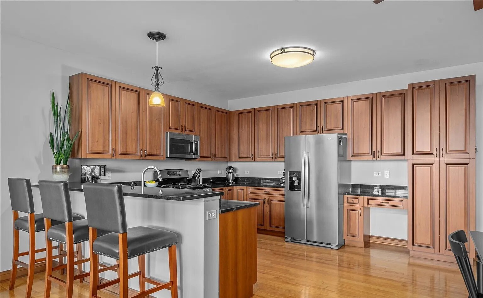 Building Photo - 160 S River St