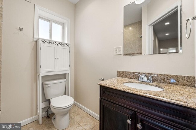 Building Photo - 2533 S Rosewood St